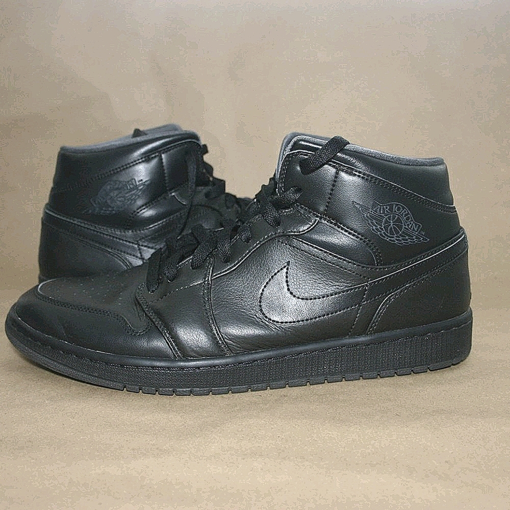 Nike Jordan 1 sneakers 'Triple Black' size 12